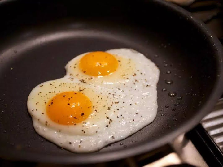 Observe the shape of the egg yolk